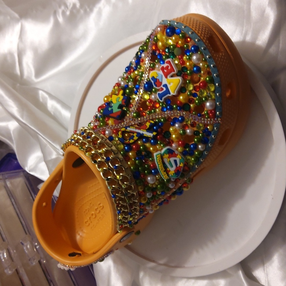 Custom CROCS size 9 AUTISM IMSPIRED NWOT - Picture 3 of 6